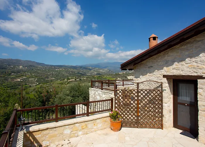 別荘 The Old Olive Mill House By Trulycyprus